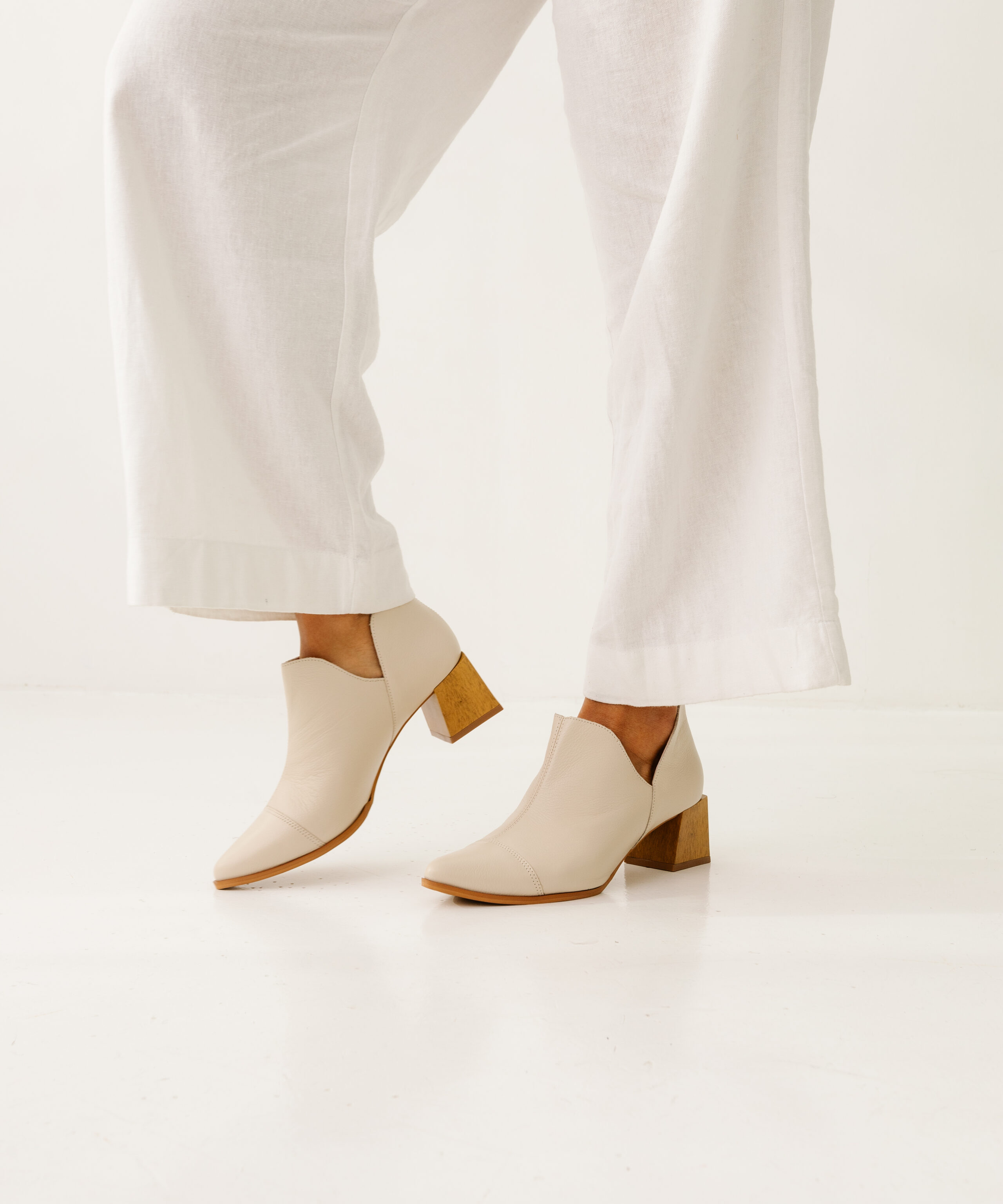 Bota de Couro Feminina Canyon - Off White, 35