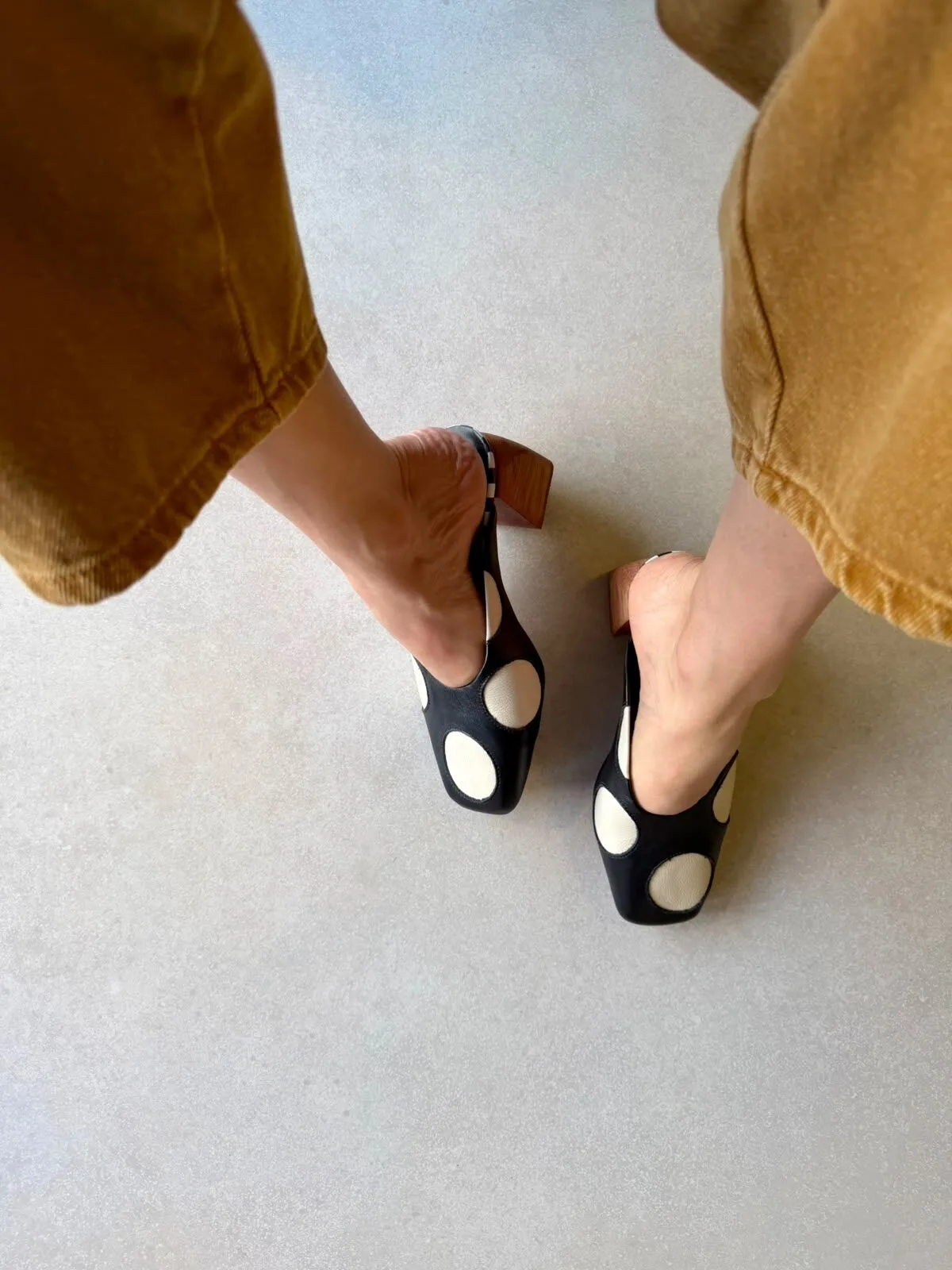 Mule Feminino com Salto Madeira Dot - Imagem 4