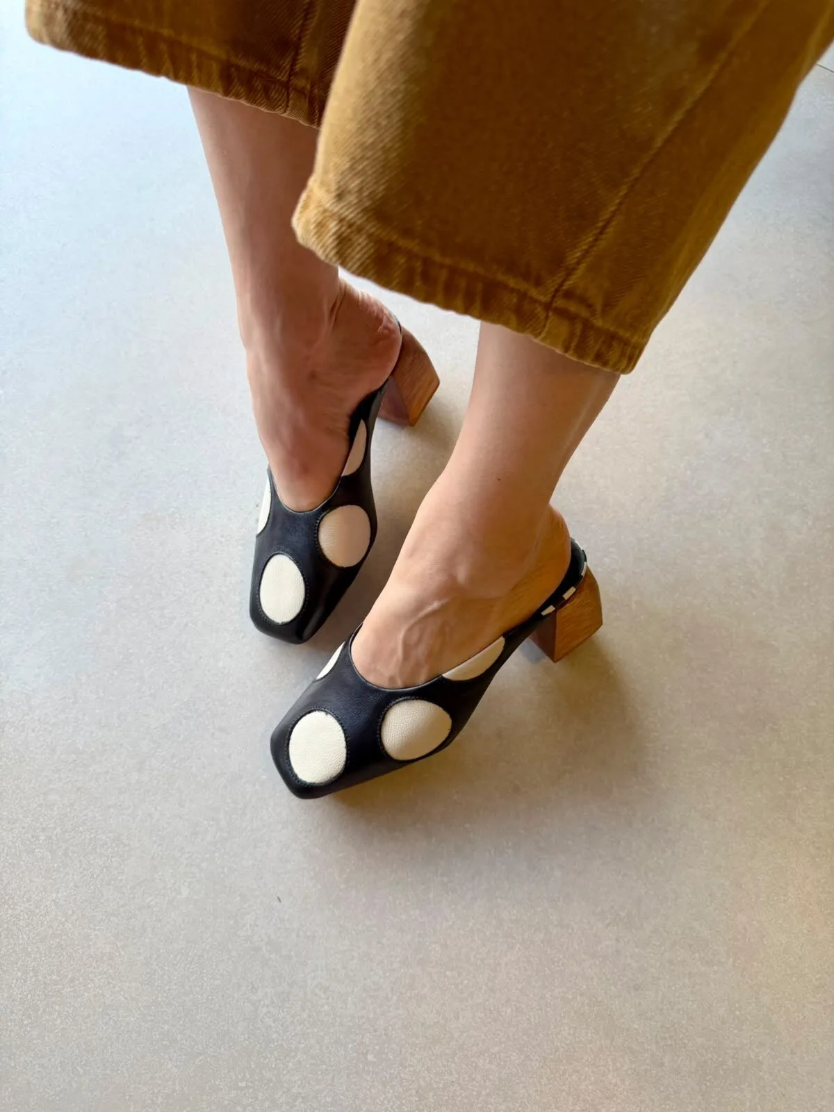 Mule Feminino com Salto Madeira Dot