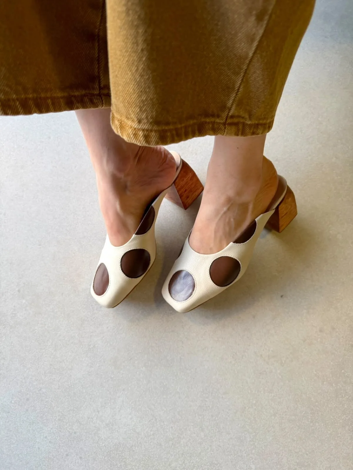 Mule Feminino com Salto Madeira Dot - Imagem 6