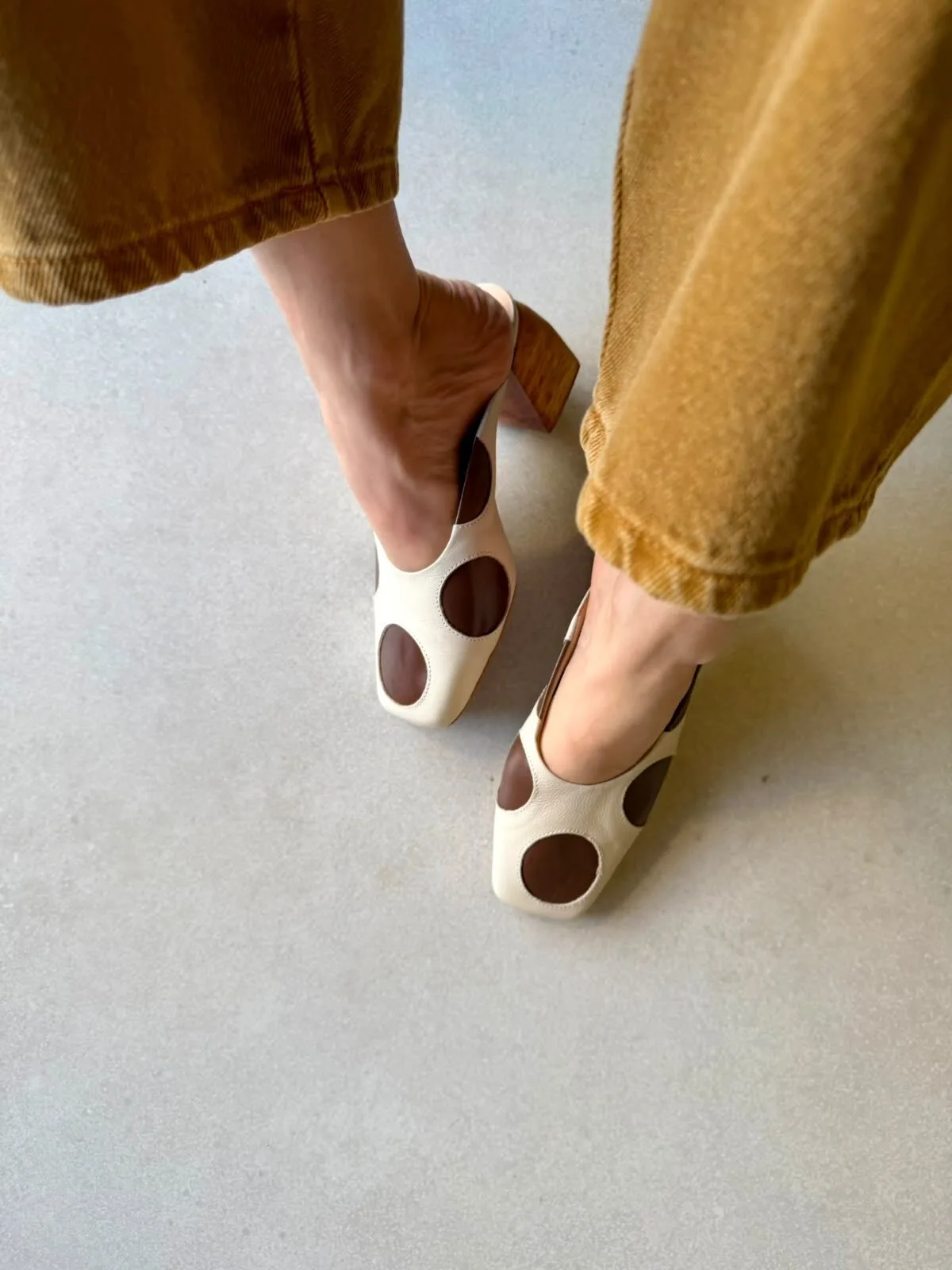 Mule Feminino com Salto Madeira Dot - Imagem 7