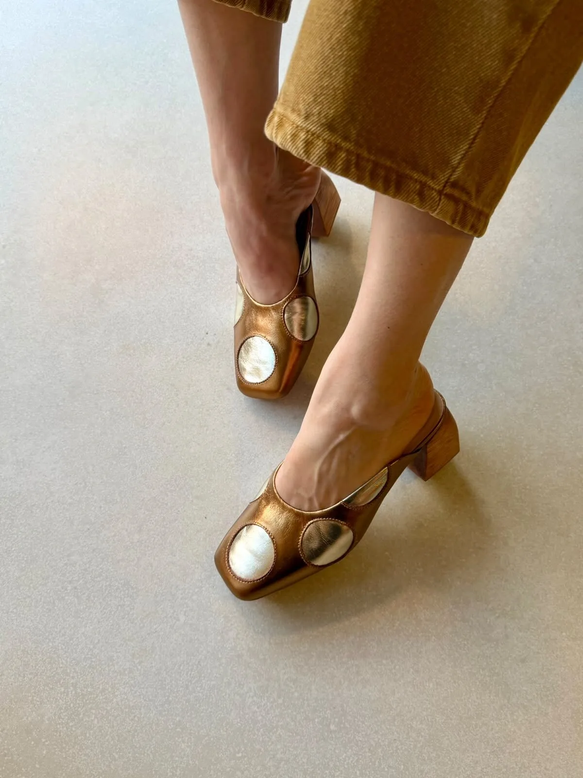Mule Feminino com Salto Madeira Dot - Imagem 8