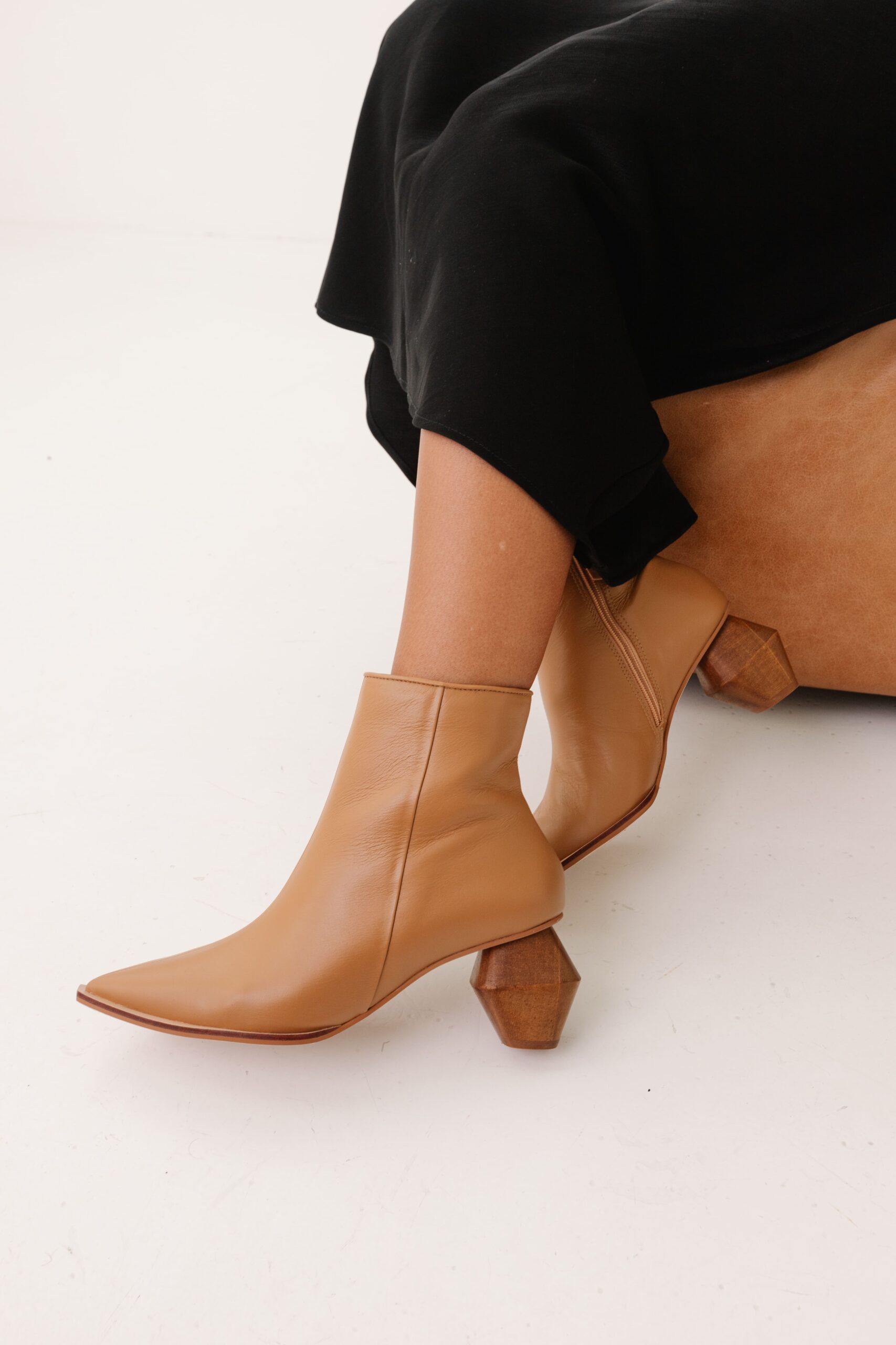 Bota Feminina Couro França - Imagem 2