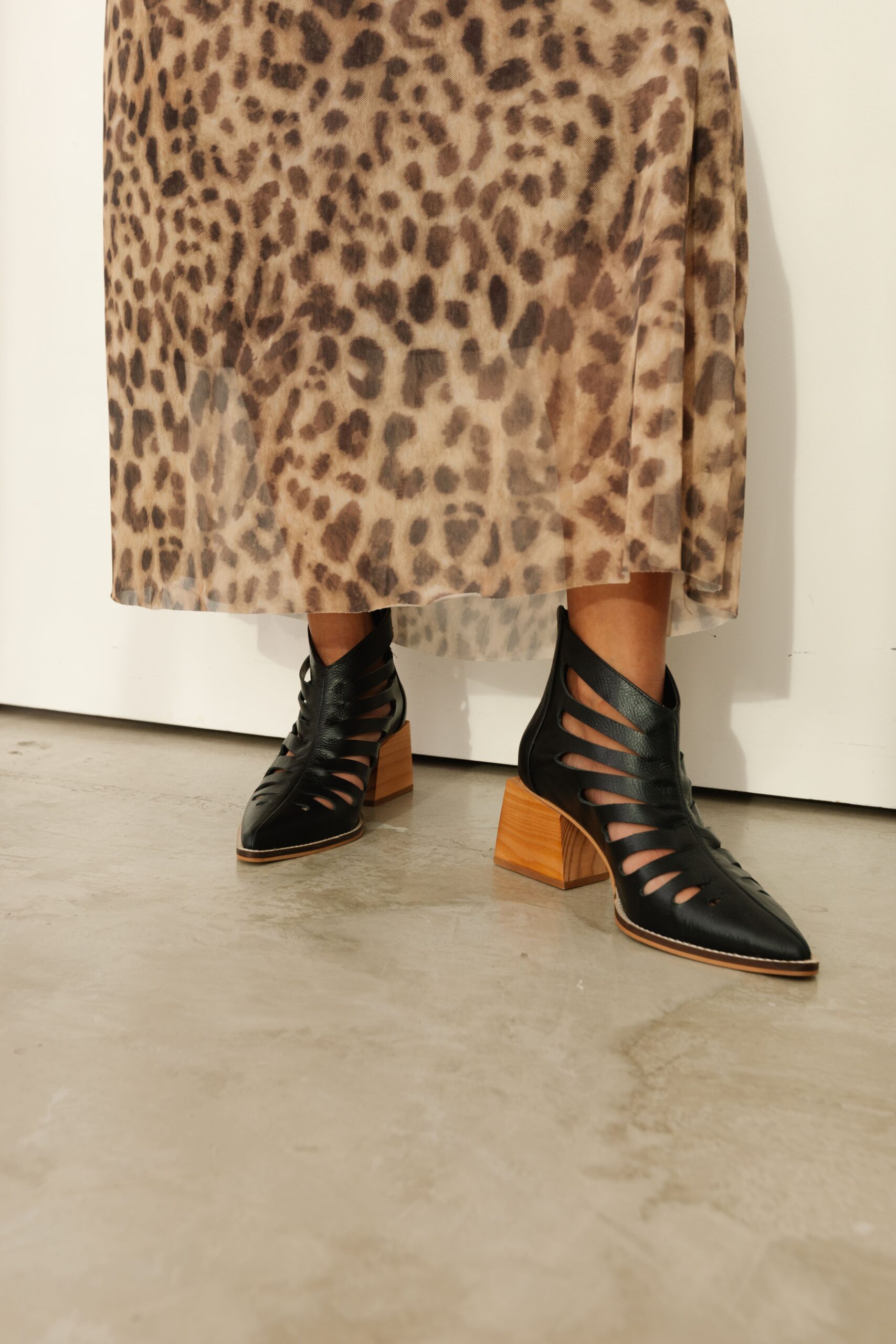 Bota Feminina em Couro Marília - Imagem 2