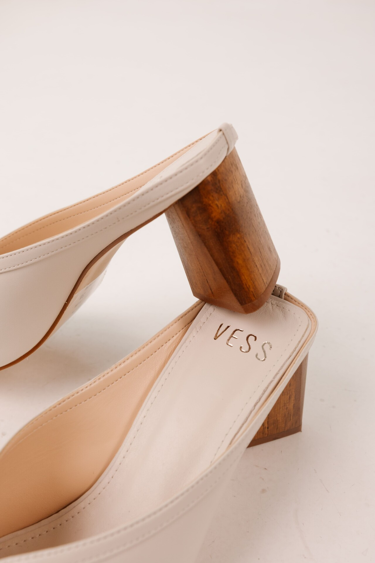 Mule Salto Madeira Anari - Imagem 3