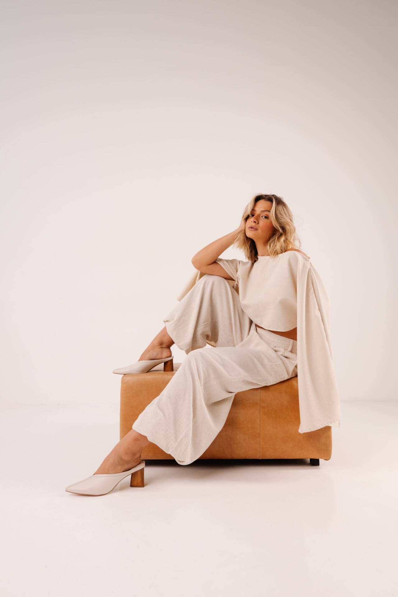 Mule Salto Madeira Anari - Imagem 2