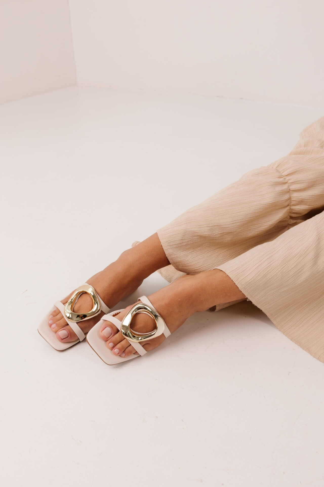 Rasteira Feminina em Couro Misti