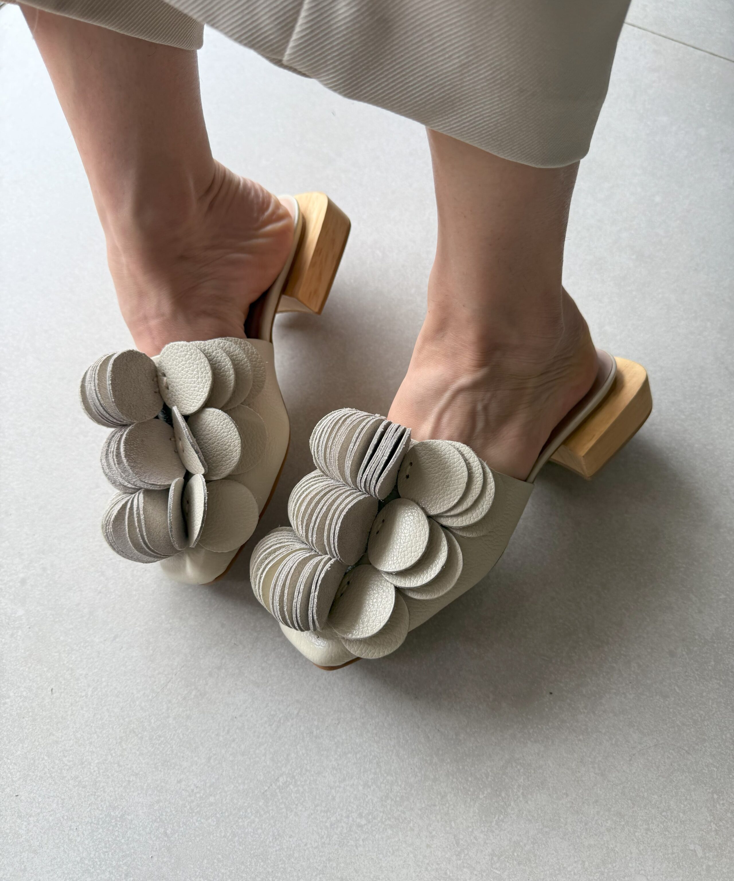 Mule Feminino em Couro Rosélle - Off White, 36