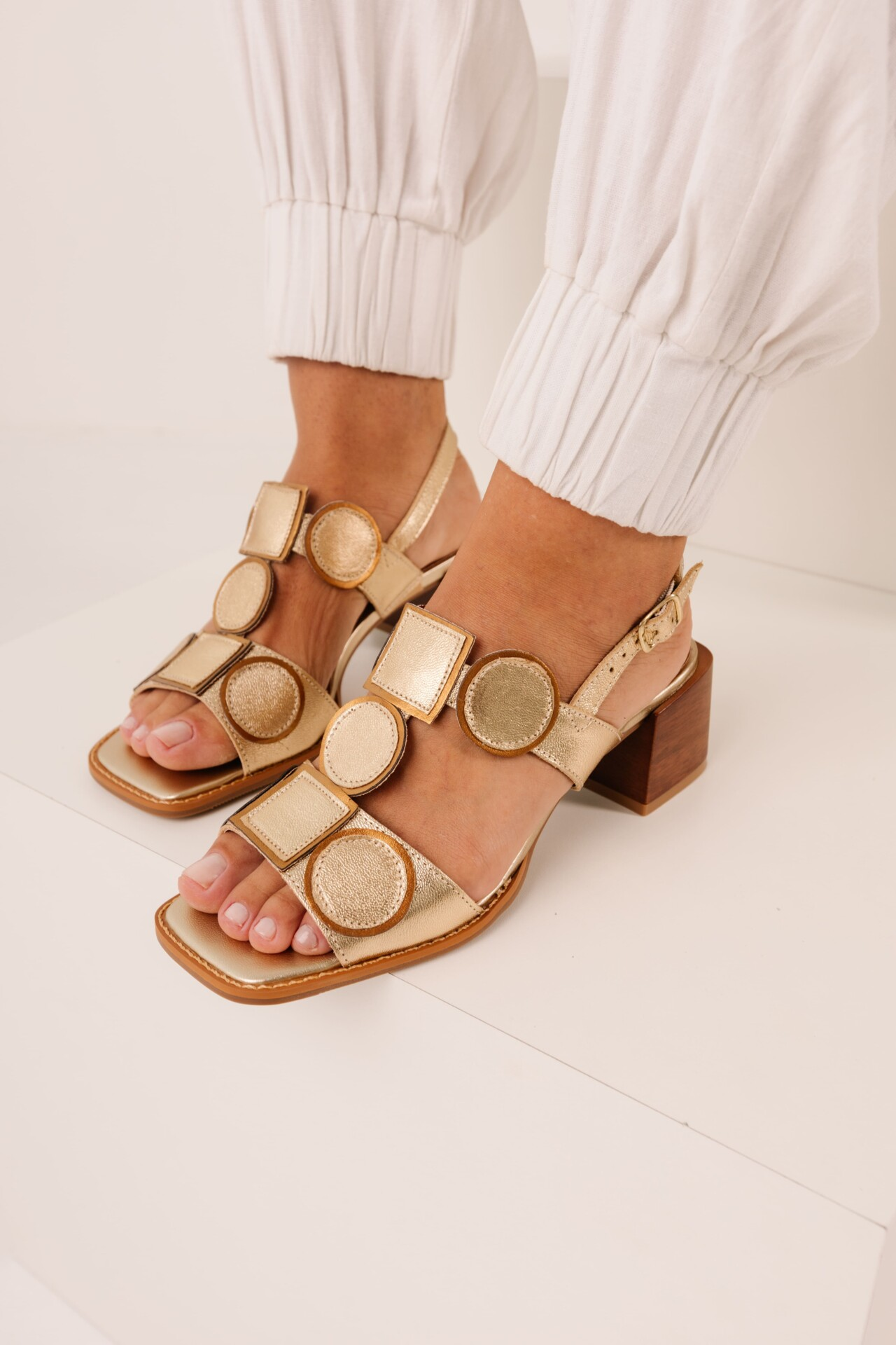 Sandália Feminina Salto Bloco Bauhaus - Imagem 4