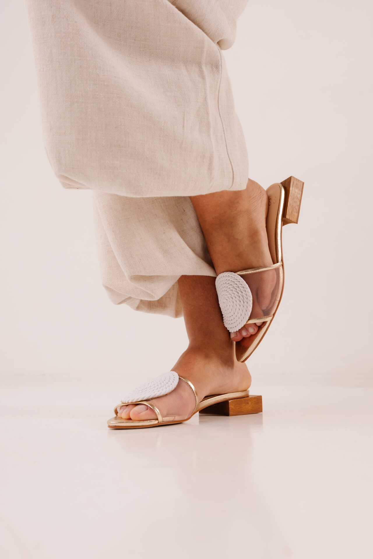 Tamanco em Couro e Tela Ciréna - Imagem 2