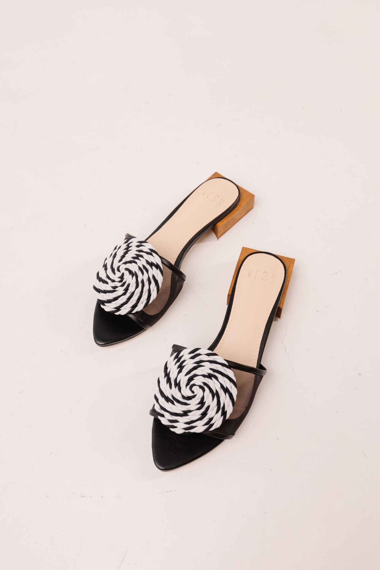 Tamanco em Couro e Tela Ciréna - Imagem 4