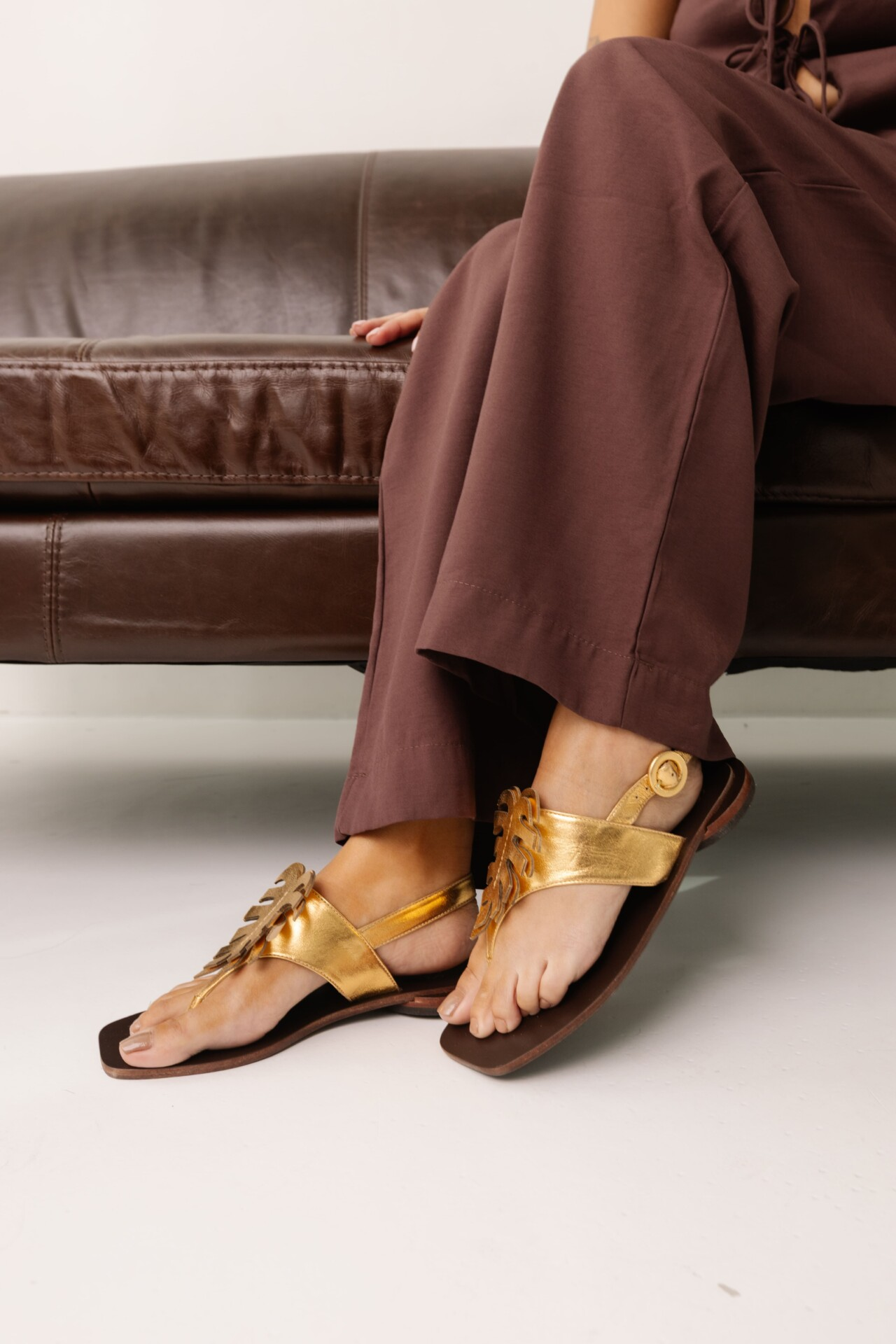 Rasteira Feminina em Couro Amaranta - Imagem 3