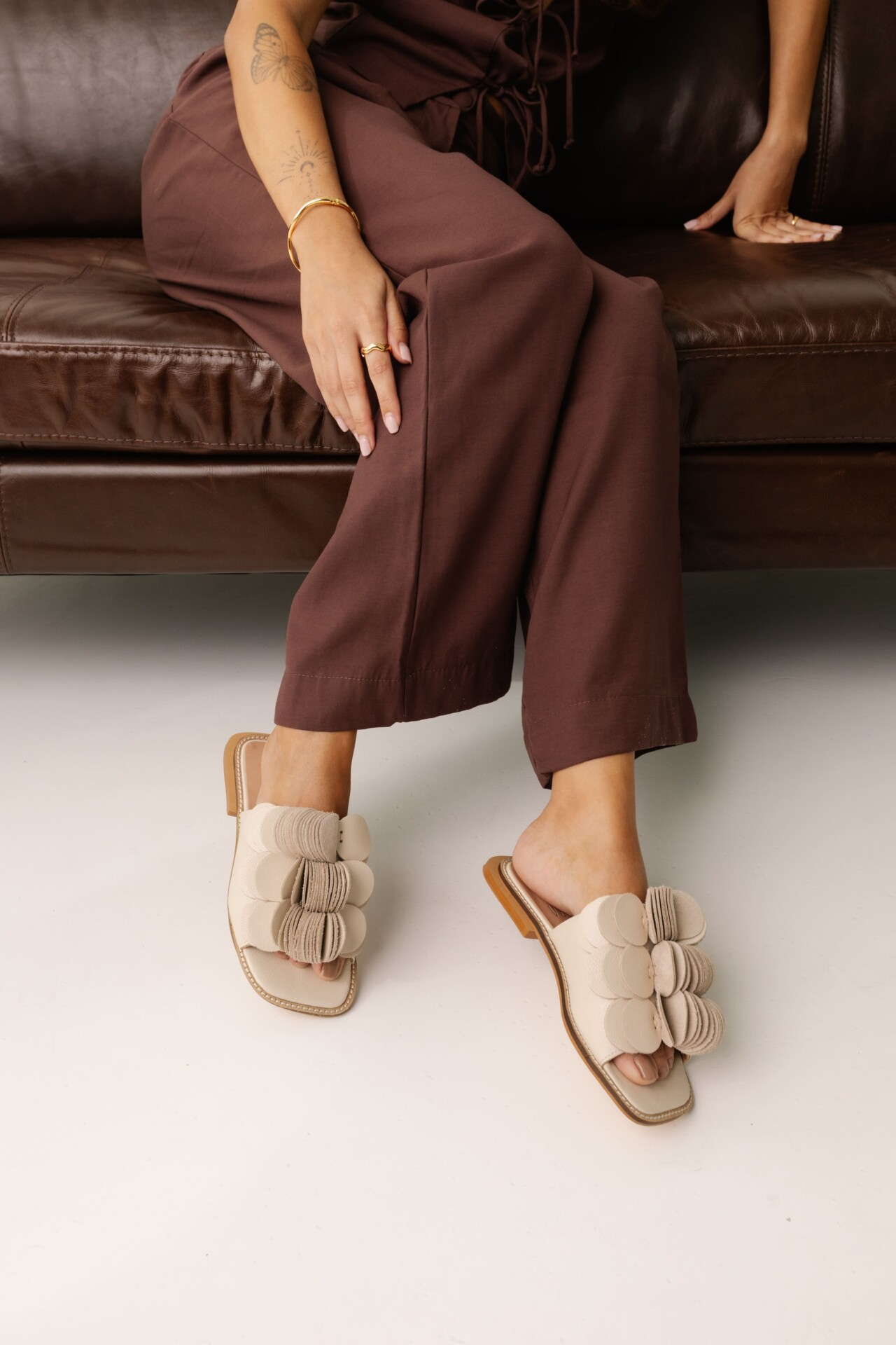 Rasteira Feminina em Couro Roques - Imagem 4