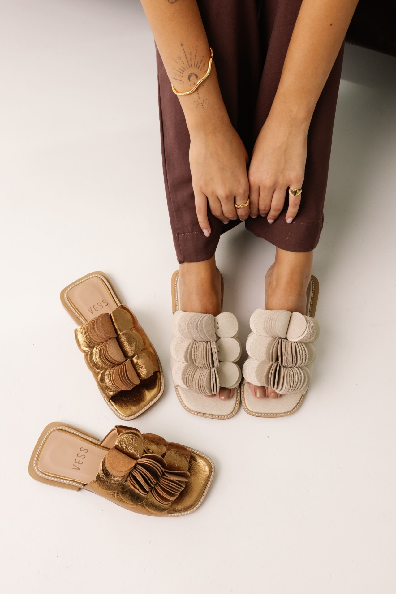 Rasteira Feminina em Couro Roques - Imagem 2