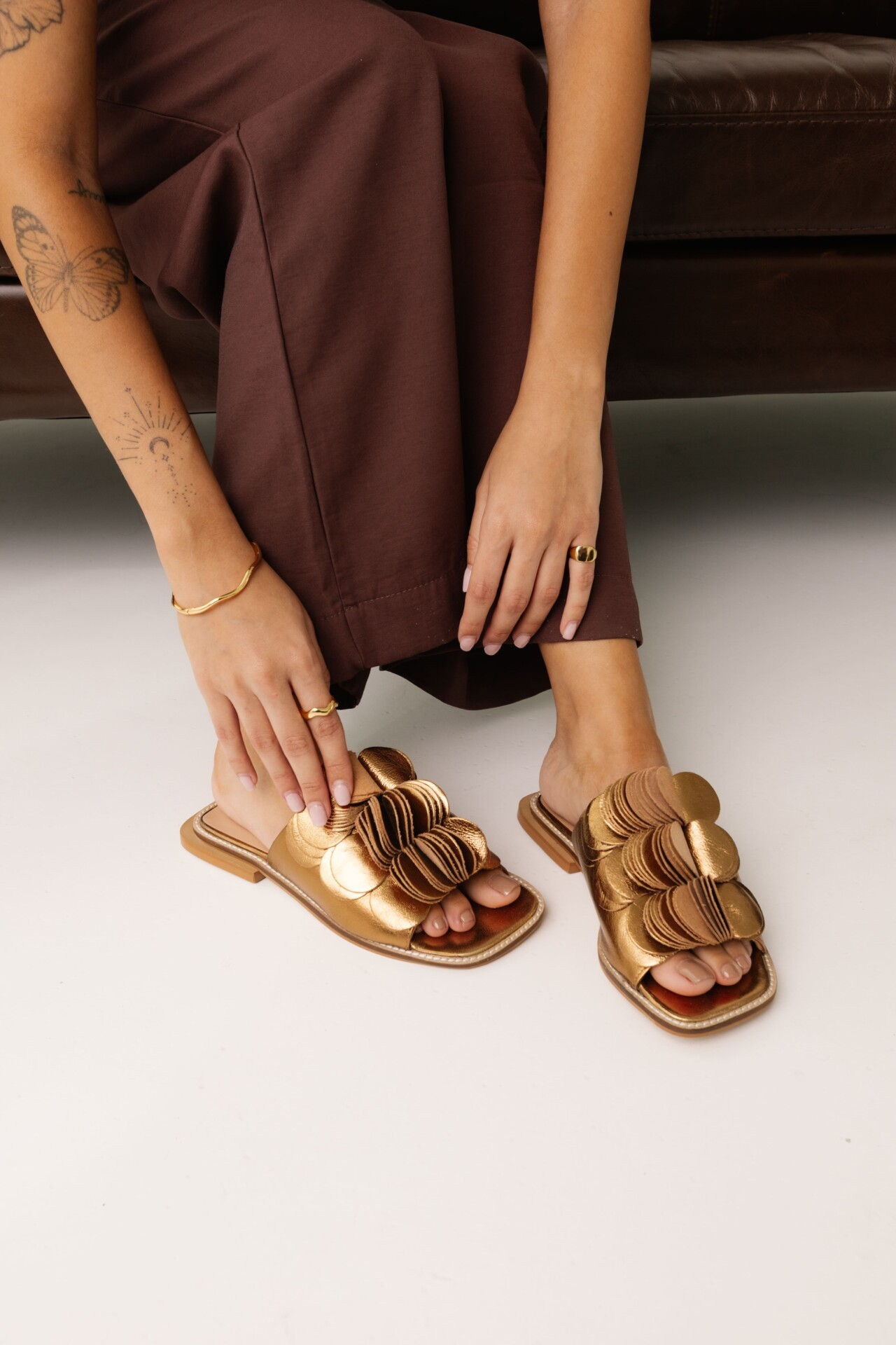 Rasteira Feminina em Couro Roques