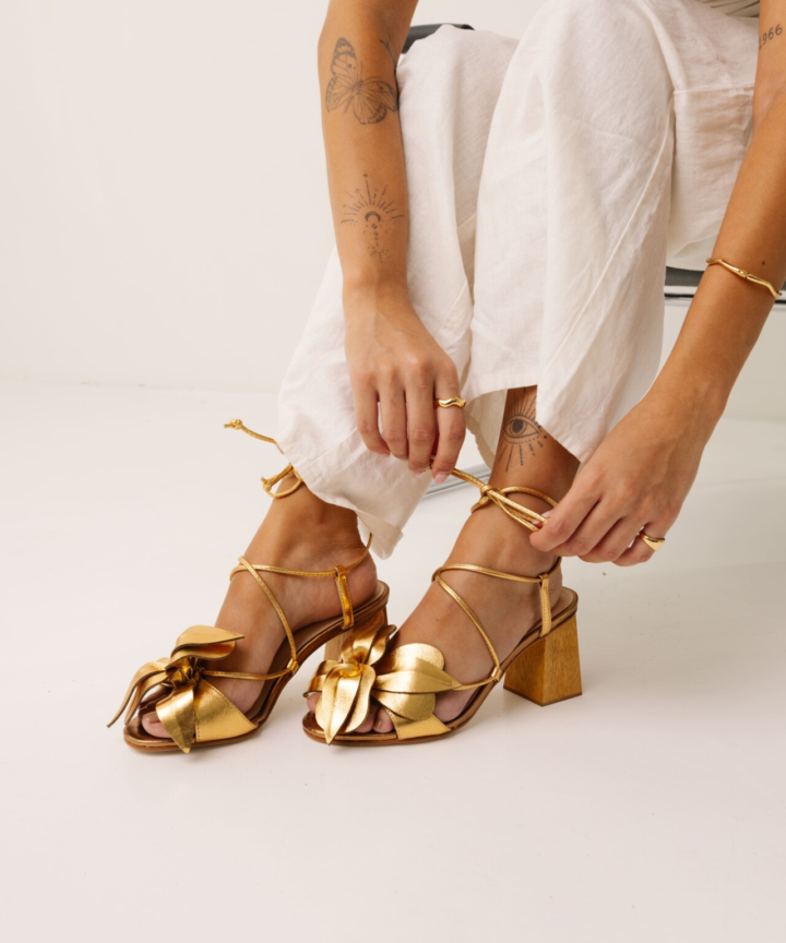 Sandália Com Flor Luna Salto Alto