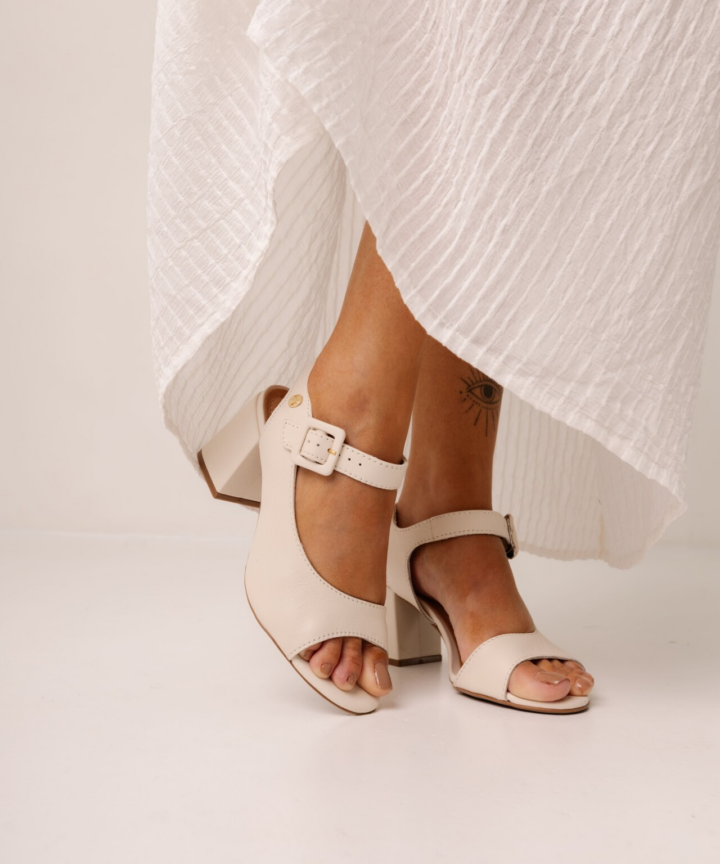 Sandália Feminina em Couro Serena - Off White, 37