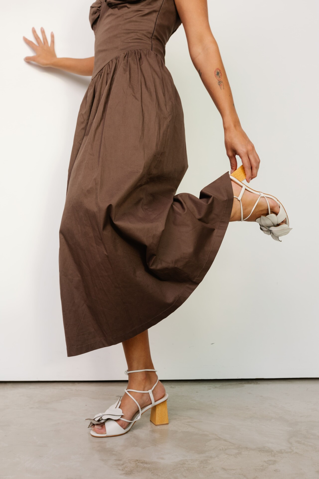 Sandália Com Flor Luna Salto Alto - Imagem 3