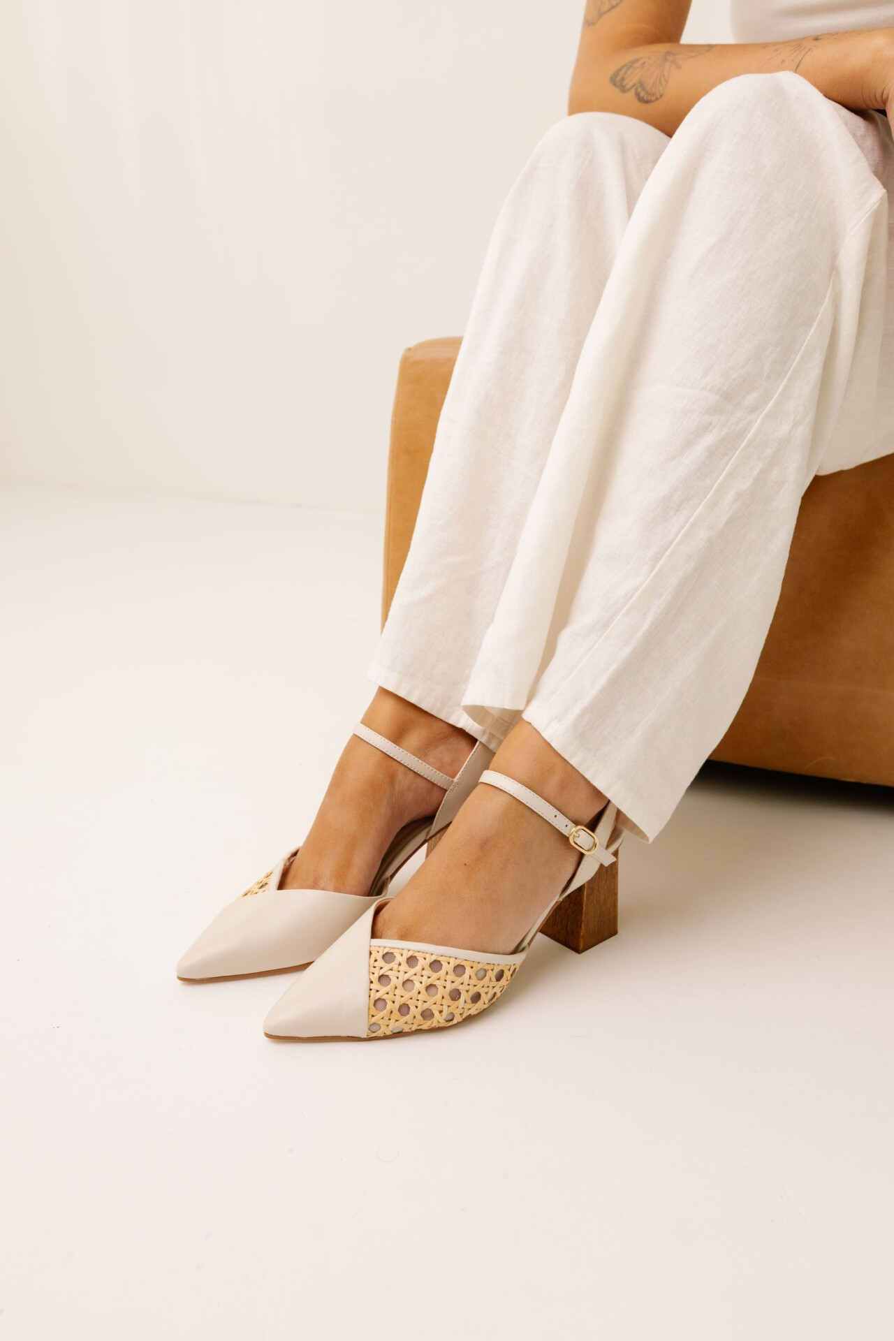 Sapato Feminino em Couro e Tela Vime - Imagem 2