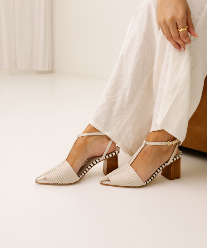 Sapato com Salto Escultural Rafia