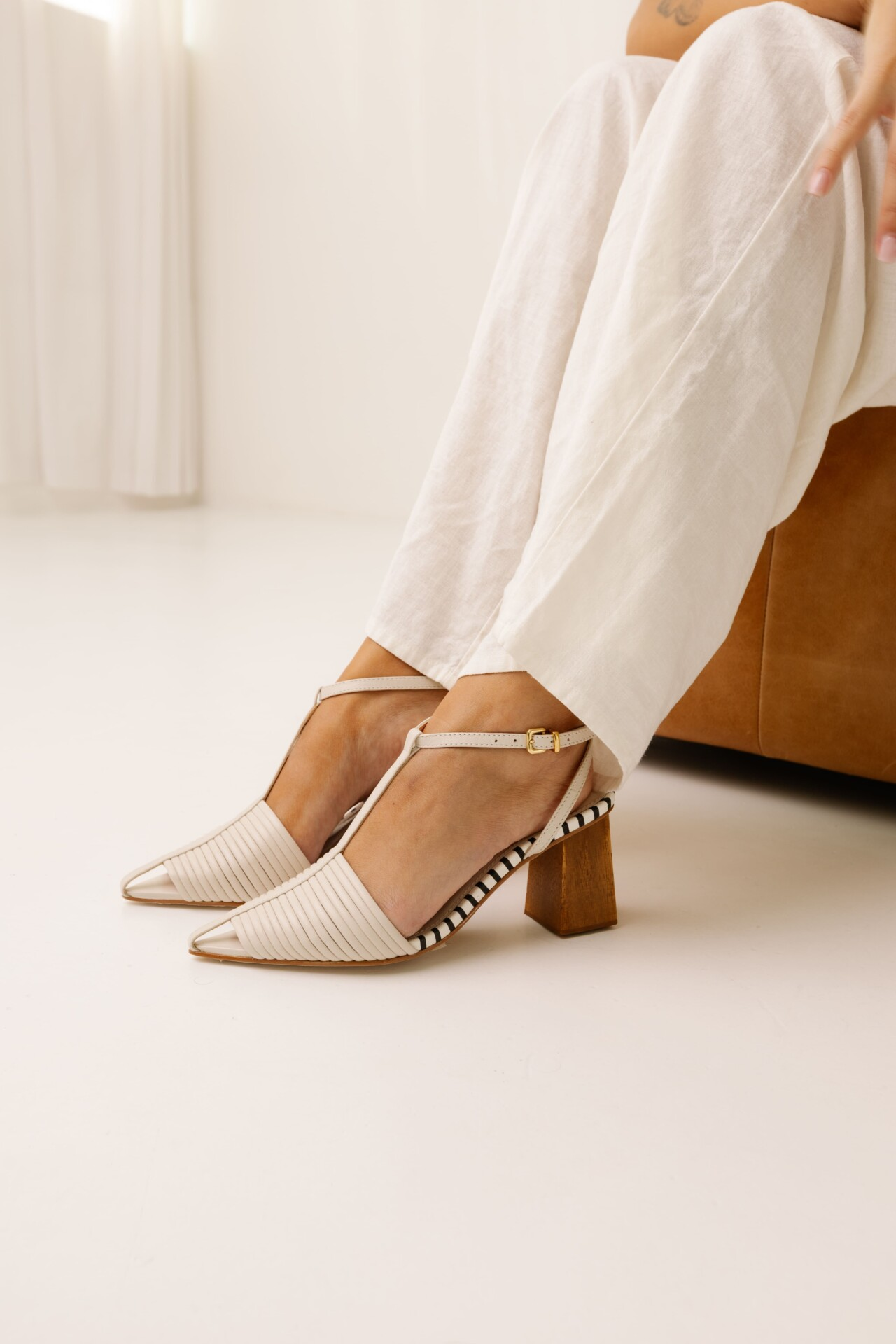 Sapato com Salto Escultural Rafia - Imagem 2