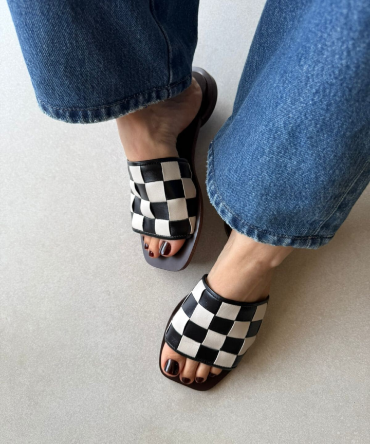 Tamanco Feminino em Couro Artemis