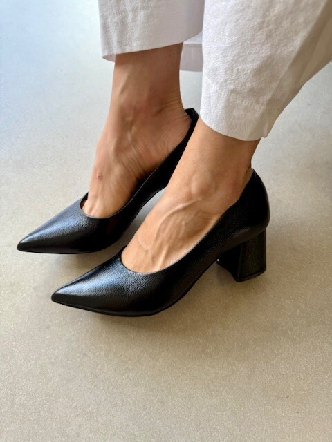 Scarpin Feminino Couro Preto Salto Médio Ravello