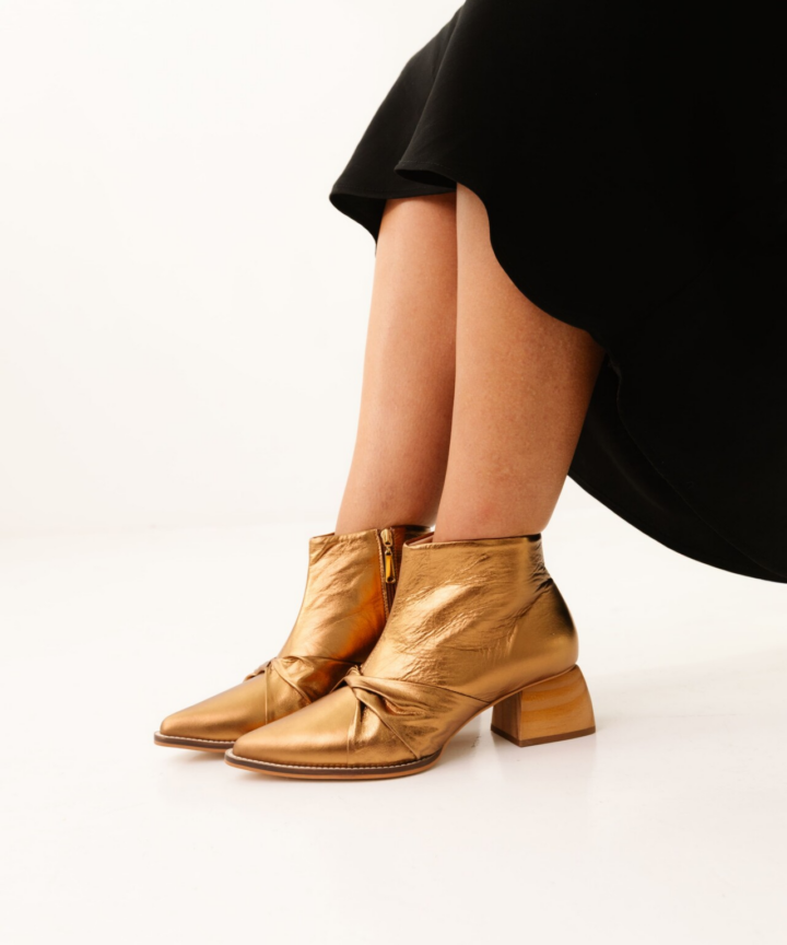 Bota em Couro e Salto Madeira Legato