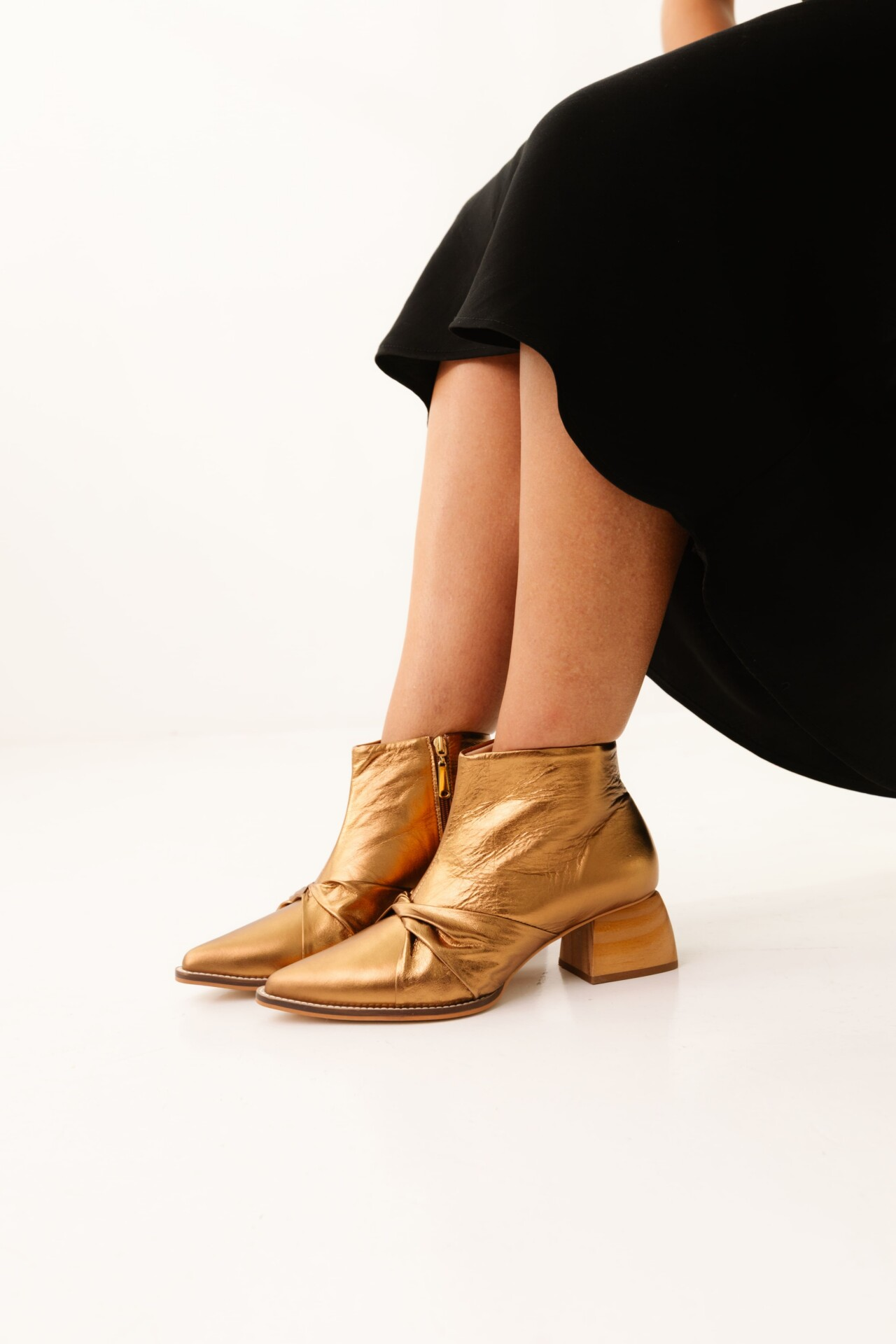 Bota em Couro e Salto Madeira Legato