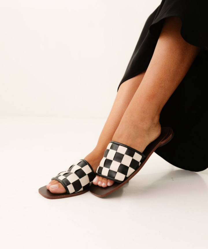 Rasteira Feminina em Couro Artemis