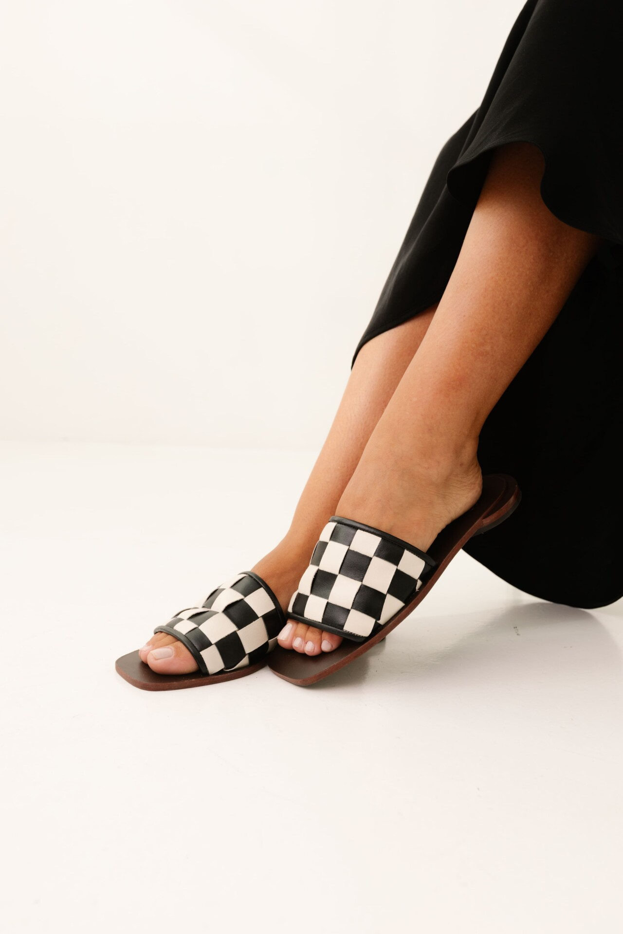 Rasteira Feminina em Couro Artemis