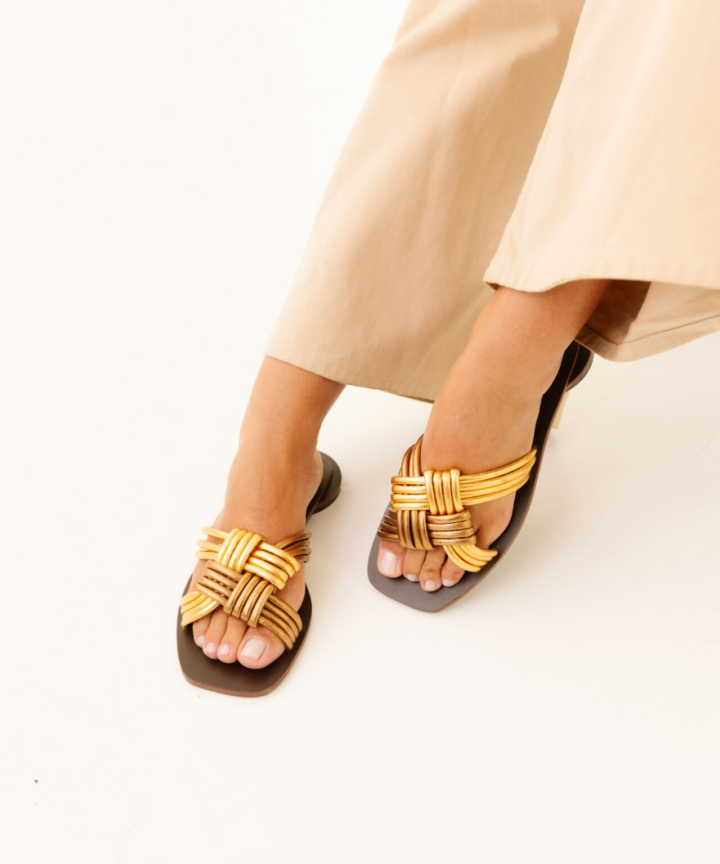 Rasteira em Couro Alfiere