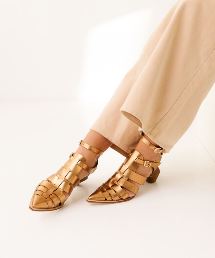 Sapato em Couro e Salto Madeira Grevas