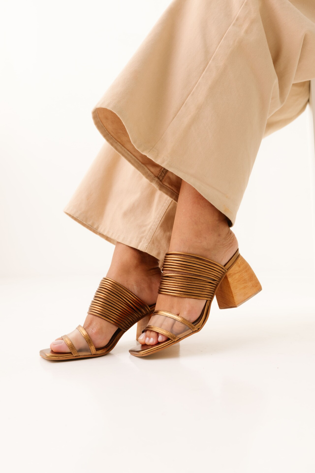 Tamanco Feminino em Couro Milano - Imagem 5