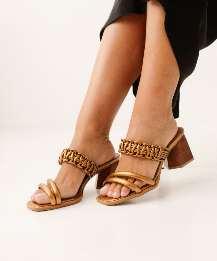 Tamanco feminino em Couro Froncé