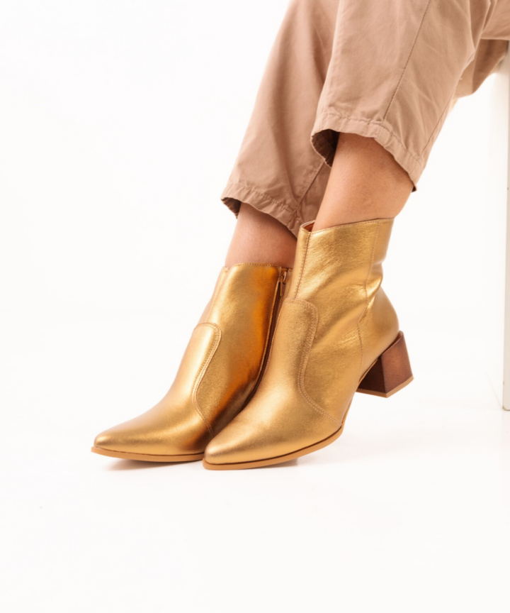 Bota Cano Médio em Couro Margot