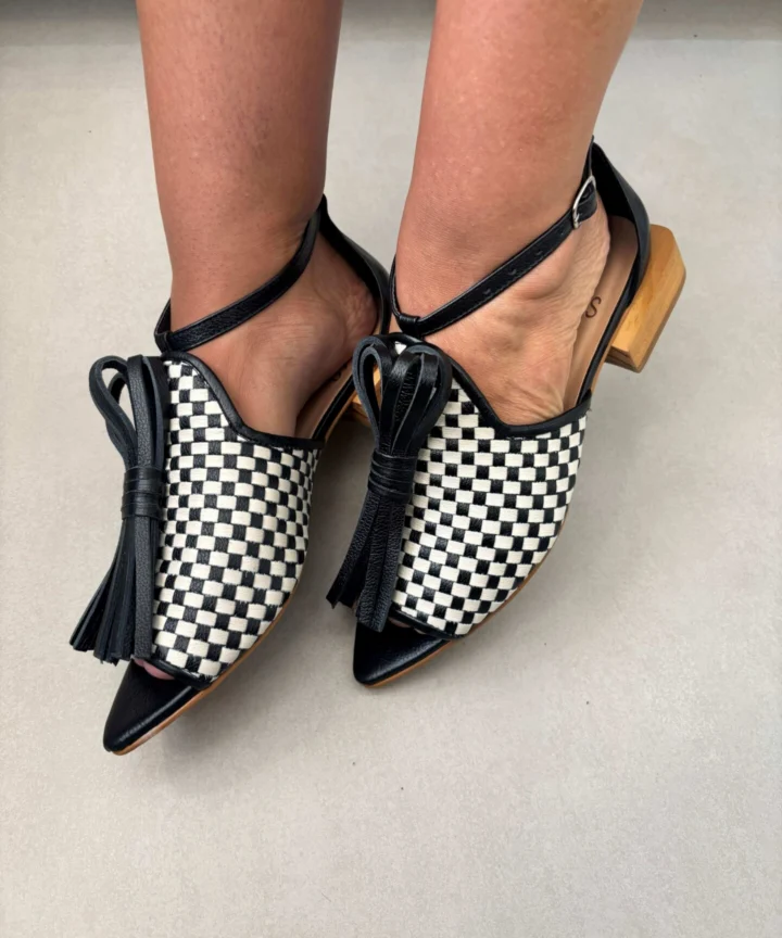 Sandália Feminina em Couro Tressê Titim