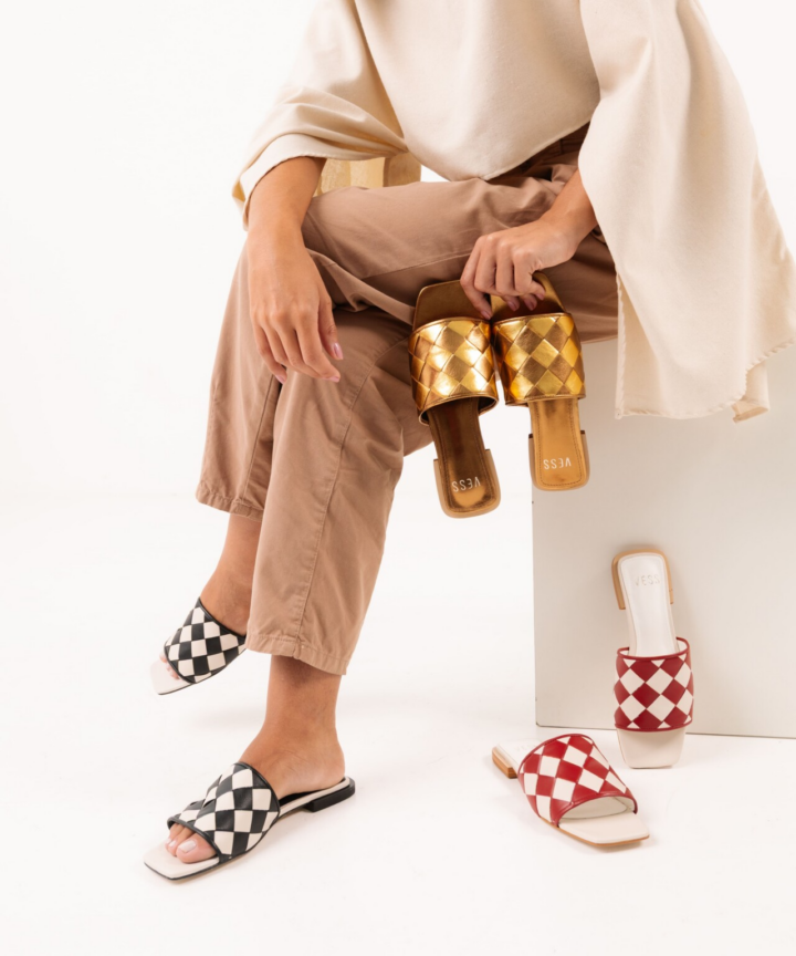 Rasteira Feminina em Couro Artemis