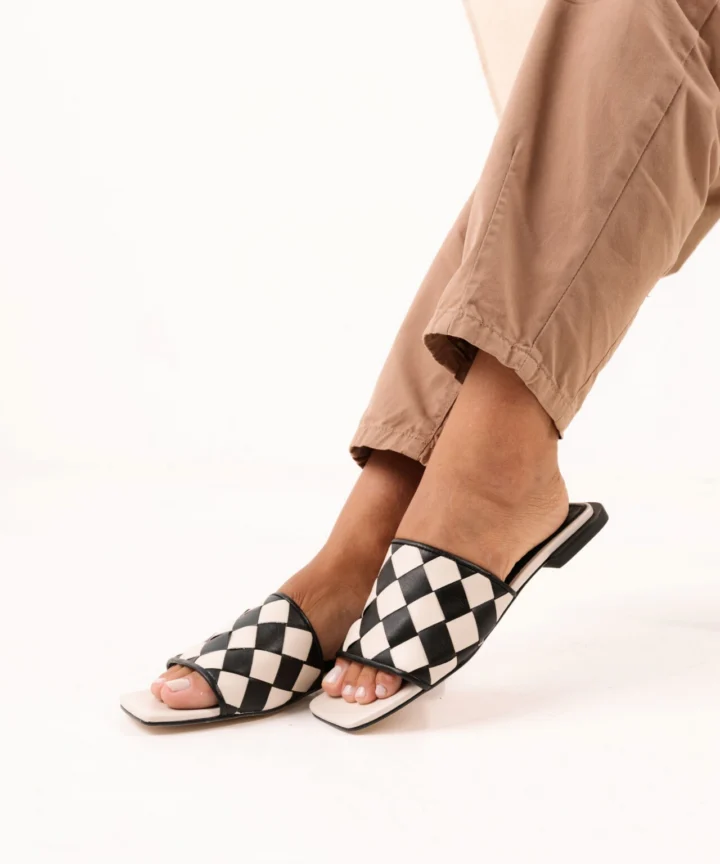 Rasteira Feminina Couro Xadrez Monaco