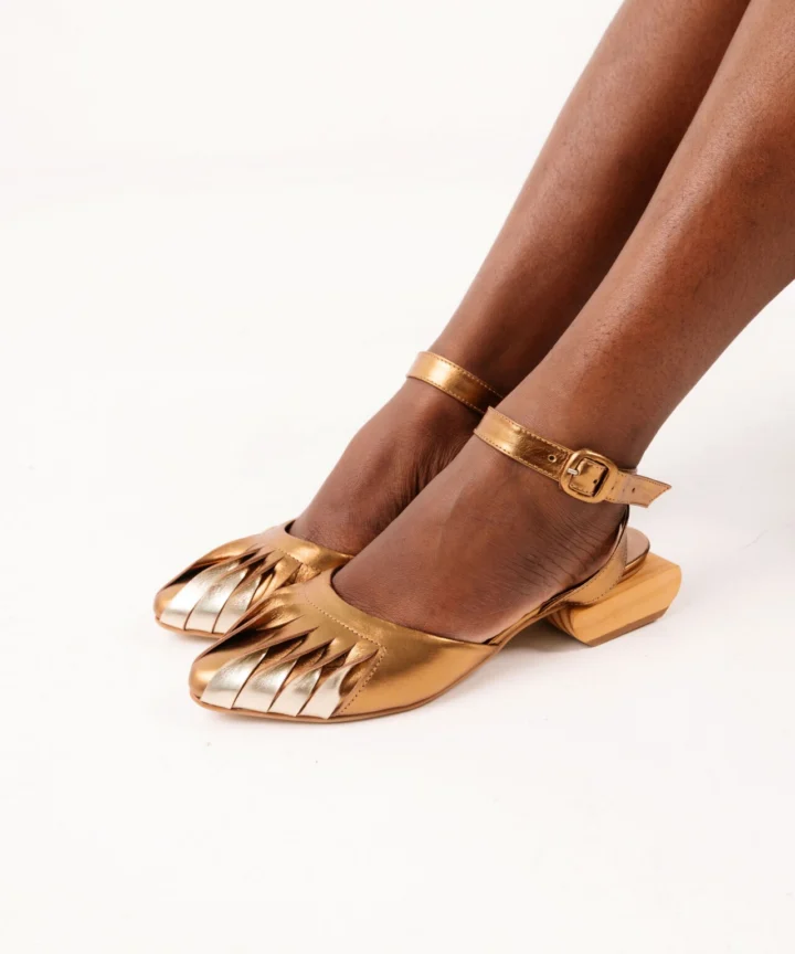 Sapato Feminino Posé em Salto Madeira - Bronze, 39