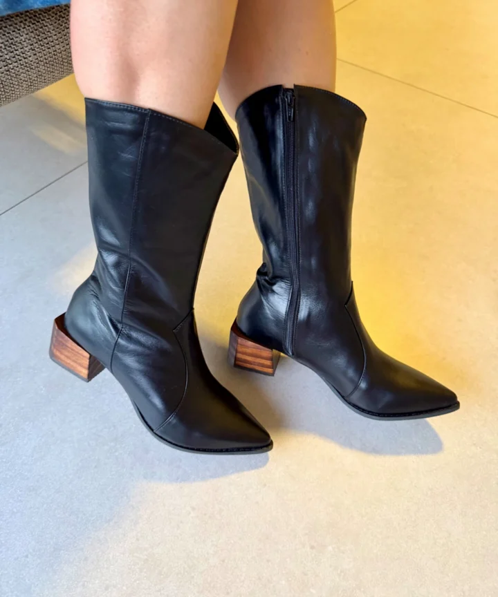 Bota Feminina Cano Médio Couro Parva