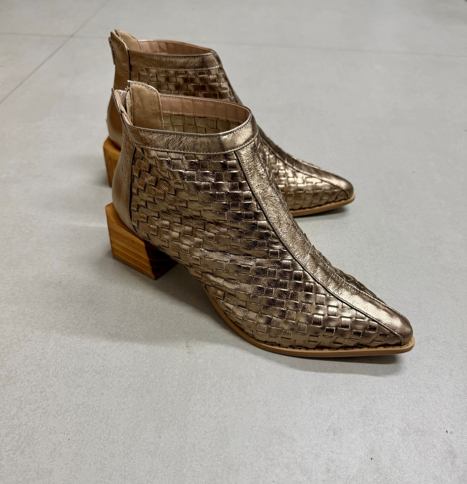 Bota Feminina em Couro Tressê Tutto